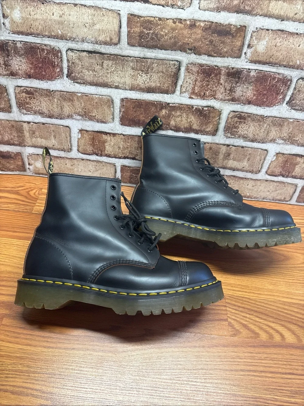 dr martens made in england Cap Toe 8- eye Boots Men’s Sz 11 (10UK)